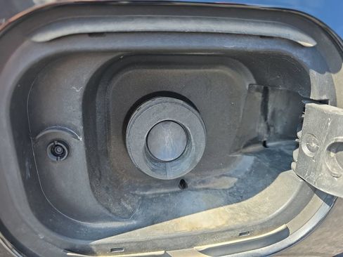 Used 2023 Buick Envision Essence FWD image 15