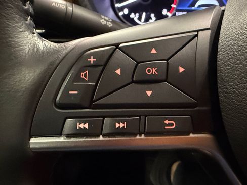 Used 2025 Nissan Sentra SV w/ SV Premium Package FWD image 17