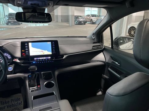 Used 2023 Toyota Sienna XSE AWD/4WD image 43