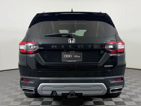 Used 2025 Honda Pilot Touring image 10