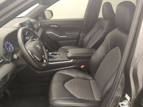 Used 2022 Toyota Highlander XSE image 17