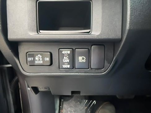 Used 2018 Toyota Tacoma TRD Sport AWD/4WD image 14