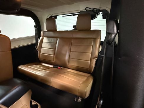 Used 2011 Jeep Wrangler Sahara w/ Connectivity Group AWD/4WD image 8