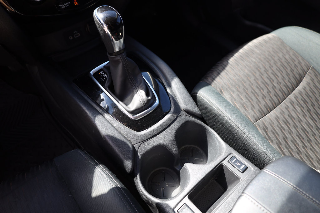Used 2018 Nissan Rogue SV FWD image 15
