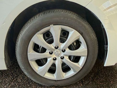 Used 2025 Toyota Corolla LE FWD image 28