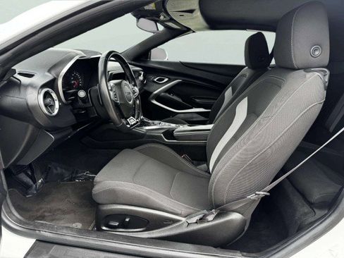 Used 2016 Chevrolet Camaro SS RWD image 18