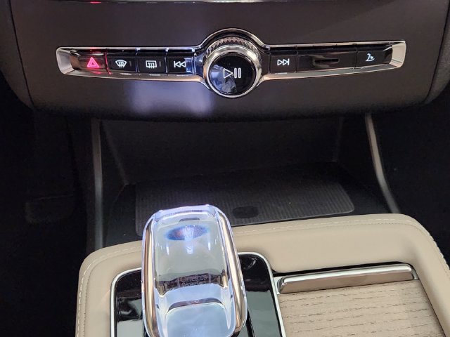 New 2026 Volvo XC90 T8 Plus w/ Protection Package Premier AWD/4WD image 19