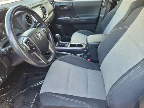 Used 2022 Toyota Tacoma TRD Off-Road w/ Technology Package RWD image 15