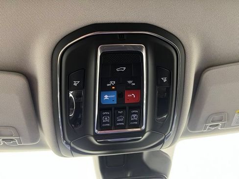 Used 2024 Jeep Grand Cherokee Limited AWD/4WD image 38