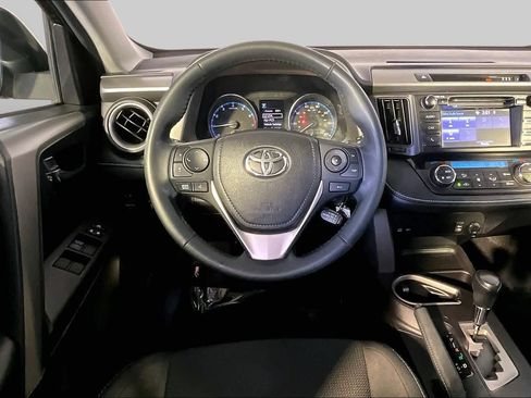 Used 2018 Toyota RAV4 XLE AWD/4WD image 6