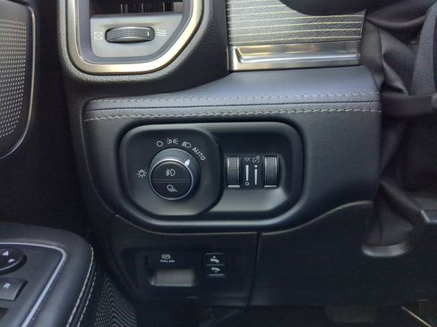 Used 2020 RAM 1500 Limited image 28