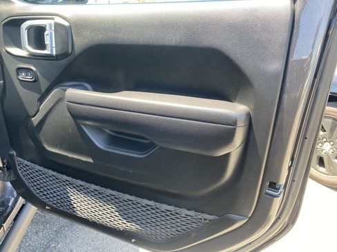 Used 2022 Jeep Gladiator Sport AWD/4WD image 32