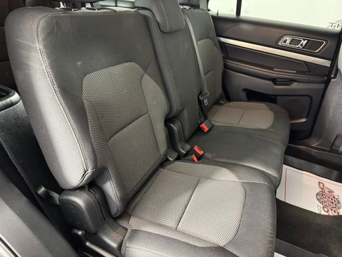 Used 2018 Ford Explorer XLT AWD/4WD image 36
