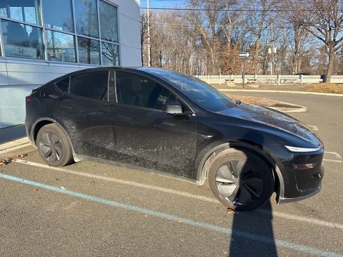 Used 2026 Tesla Model Y Long Range image 11