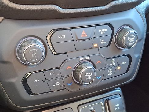 Certified 2023 Jeep Renegade Trailhawk w/ Trailer Tow Group image 16