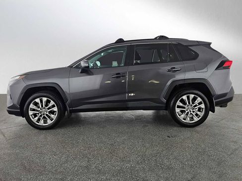 Used 2022 Toyota RAV4 XLE Premium image 2