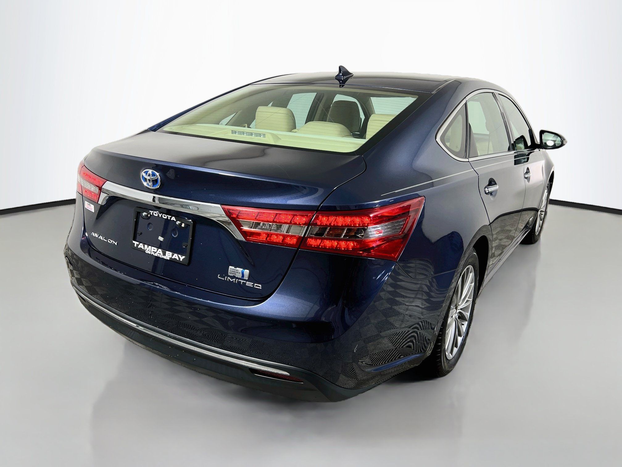 Used 2018 Toyota Avalon Limited FWD image 4