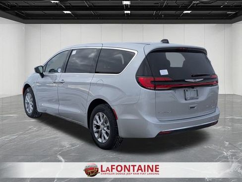 New 2026 Chrysler Pacifica Limited w/ Uconnect Theater Family Group image 3