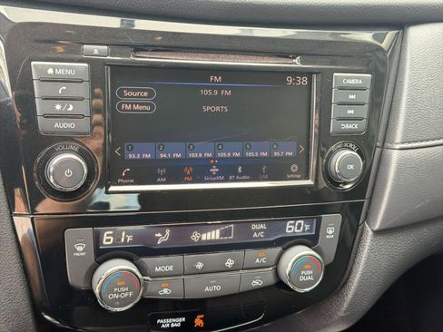 Used 2018 Nissan Rogue SV FWD image 22