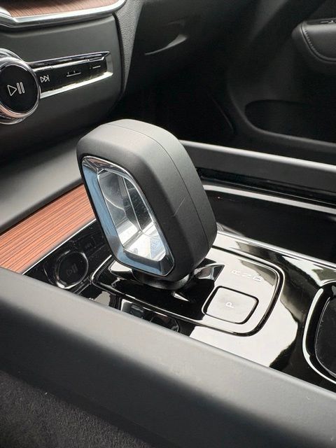 Used 2024 Volvo XC60 B5 Plus w/ Protection Package Premier AWD/4WD image 24