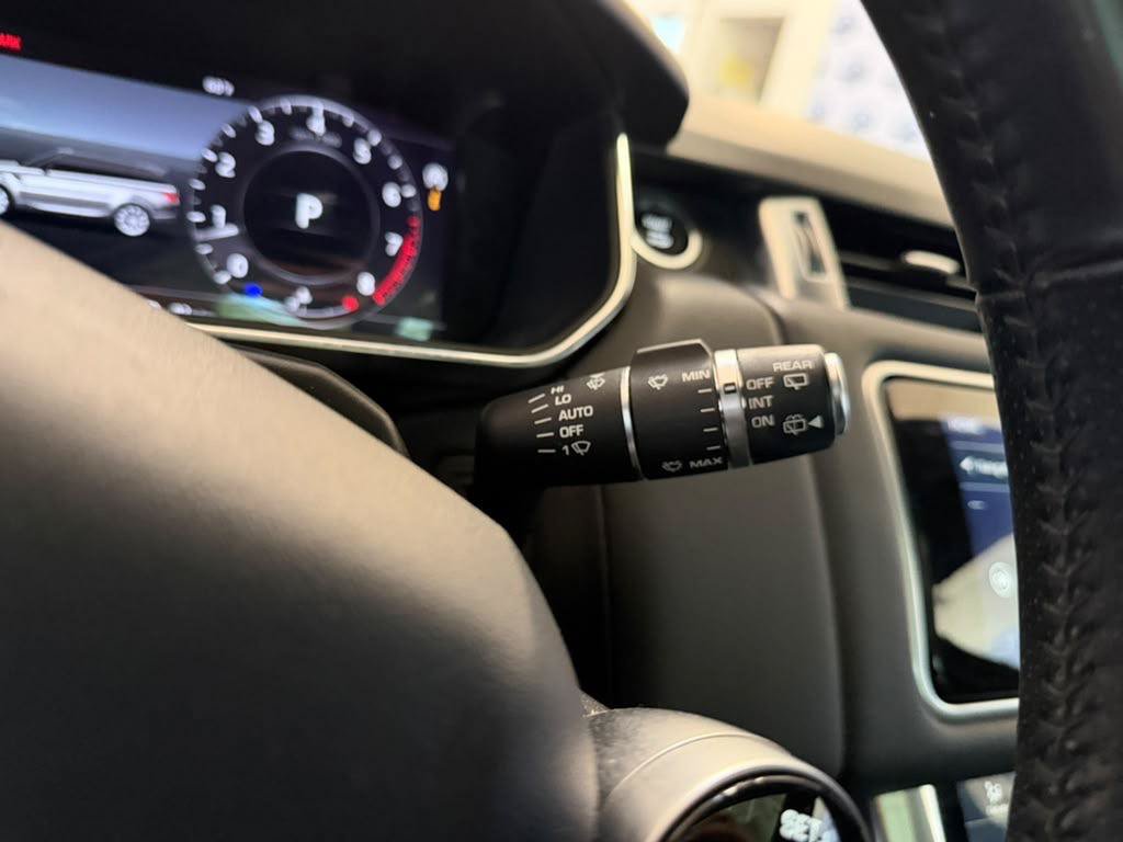 Used 2019 Land Rover Range Rover Sport HSE AWD/4WD image 32