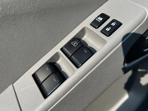 Used 2017 Nissan Frontier SV w/ SV Value Truck Package AWD/4WD image 26