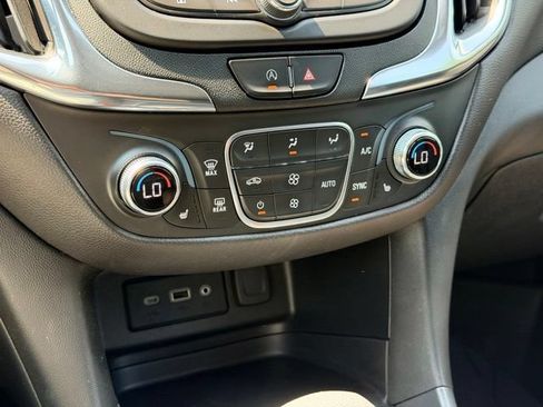 Used 2022 Chevrolet Equinox LT AWD/4WD image 16
