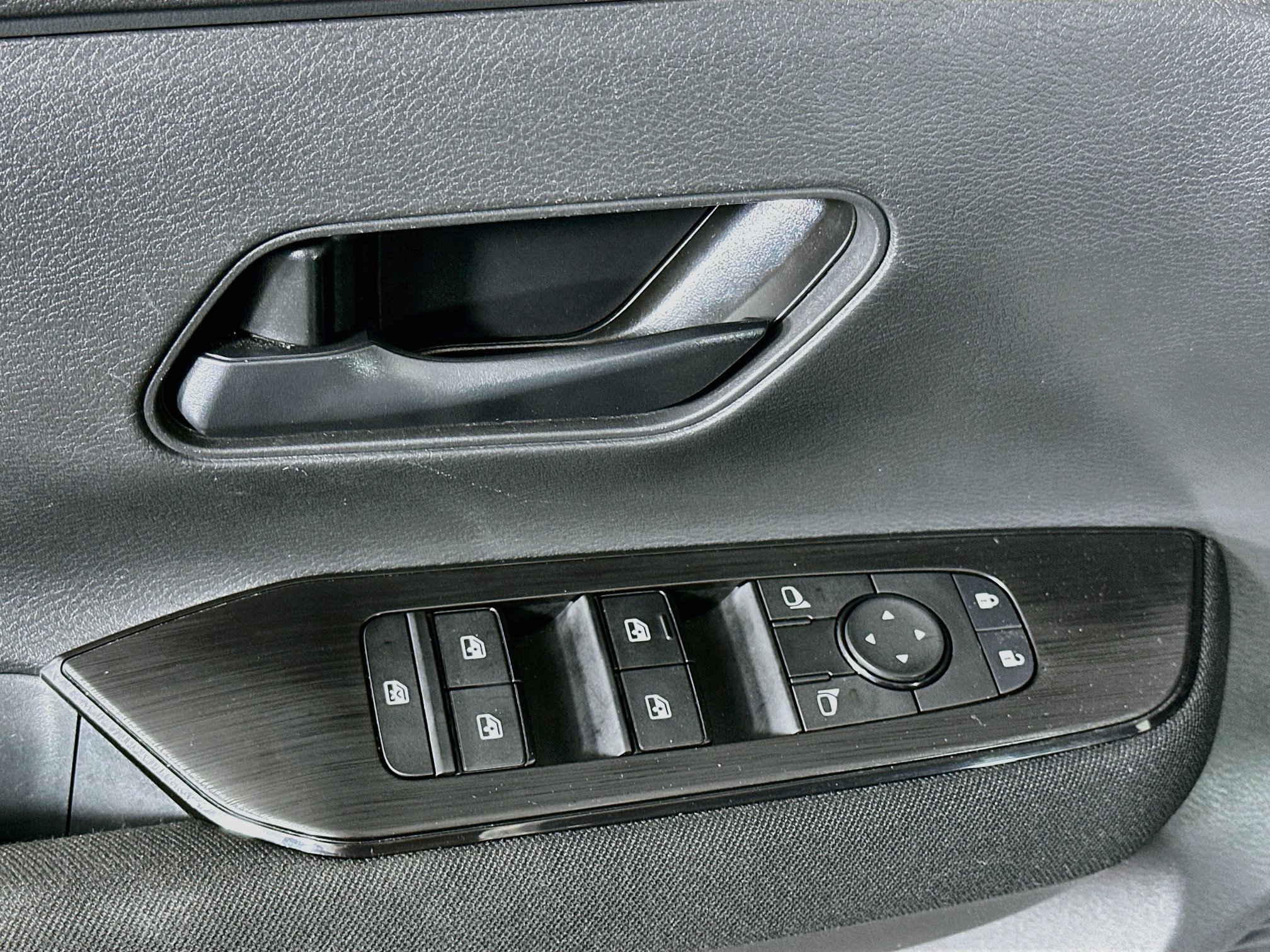 Used 2025 Nissan Kicks S FWD image 15