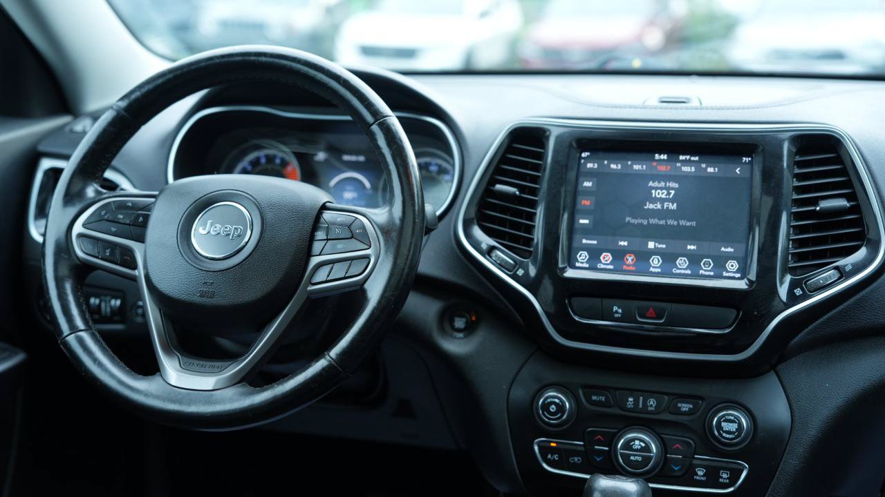 Used 2019 Jeep Cherokee Limited AWD/4WD image 13