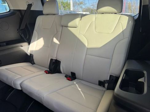 Certified 2022 Kia Telluride EX w/ Towing Package image 12