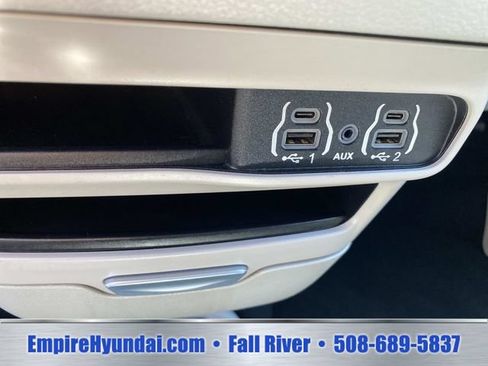 Used 2023 Chrysler Voyager LX FWD image 11
