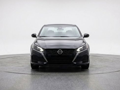 Used 2025 Nissan Altima 2.5 SV image 2