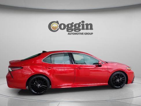 Used 2022 Toyota Camry XSE image 5