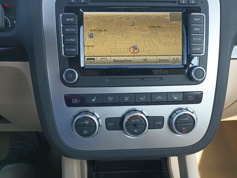 Used 2014 Volkswagen Eos Executive image 18