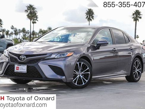 Used 2020 Toyota Camry SE image 1
