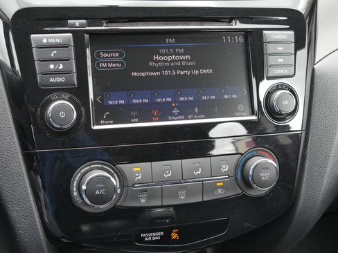 Used 2019 Nissan Rogue Sport S image 10