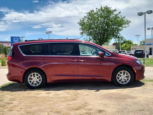 Used 2020 Chrysler Voyager Lxi FWD image 6