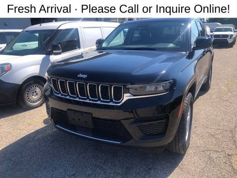 Used 2023 Jeep Grand Cherokee Laredo AWD/4WD image 2