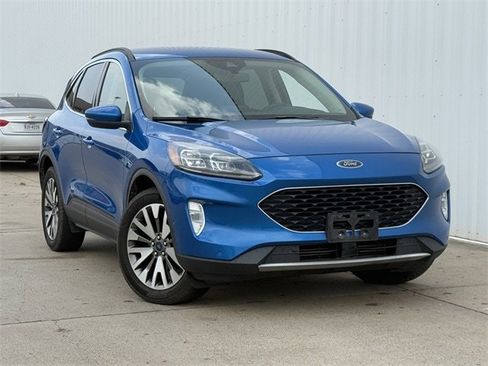 Used 2020 Ford Escape Titanium image 2