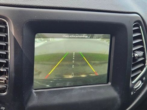 Used 2020 Jeep Compass Latitude image 14