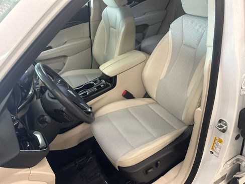 Used 2023 Buick Envision Preferred FWD image 11