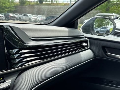 Used 2025 Toyota Camry SE image 29