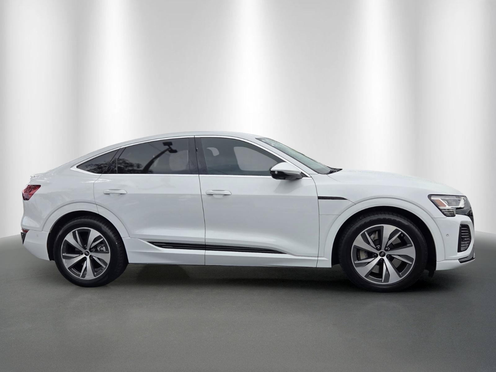 Used 2024 Audi Q8 e-tron Premium Plus AWD/4WD image 8