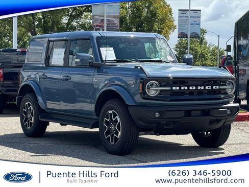 Used 2025 Ford Bronco Outer Banks AWD/4WD image 1