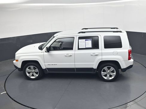 Used 2015 Jeep Patriot Latitude FWD image 24
