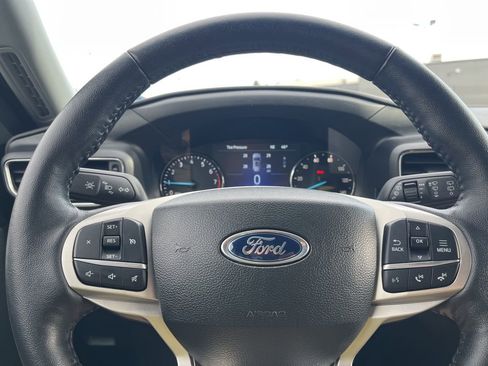 Used 2023 Ford Explorer XLT image 16