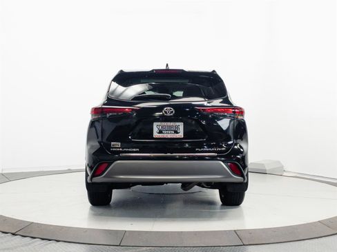 Certified 2024 Toyota Highlander Platinum AWD/4WD image 11