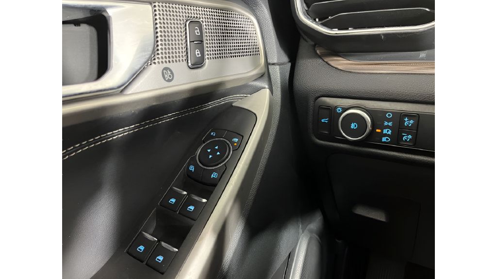 Used 2024 Ford Explorer Limited AWD/4WD image 19