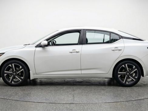 Used 2025 Nissan Sentra SV image 5