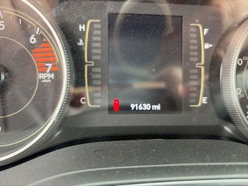 Used 2021 Jeep Cherokee Latitude AWD/4WD image 2